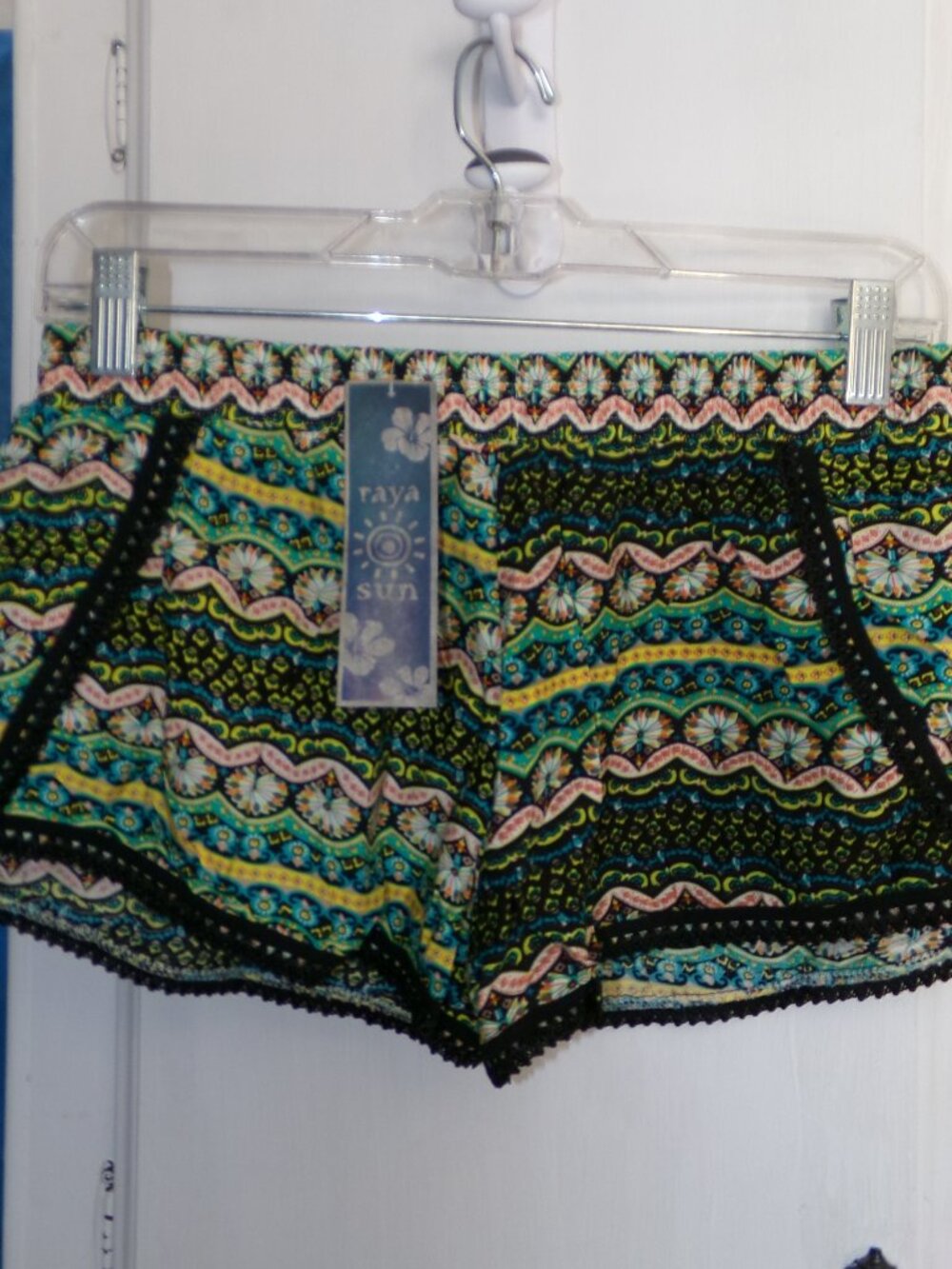Raya Sun NWT Shorts Sz M